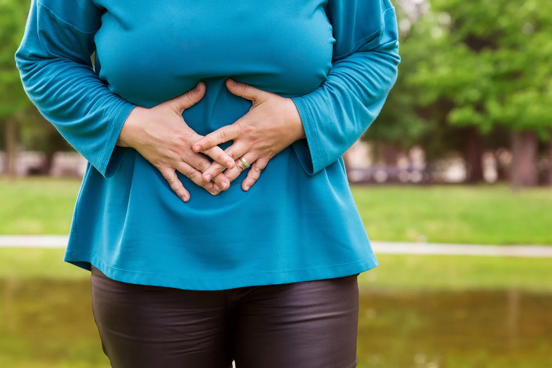 woman holding her abdomen